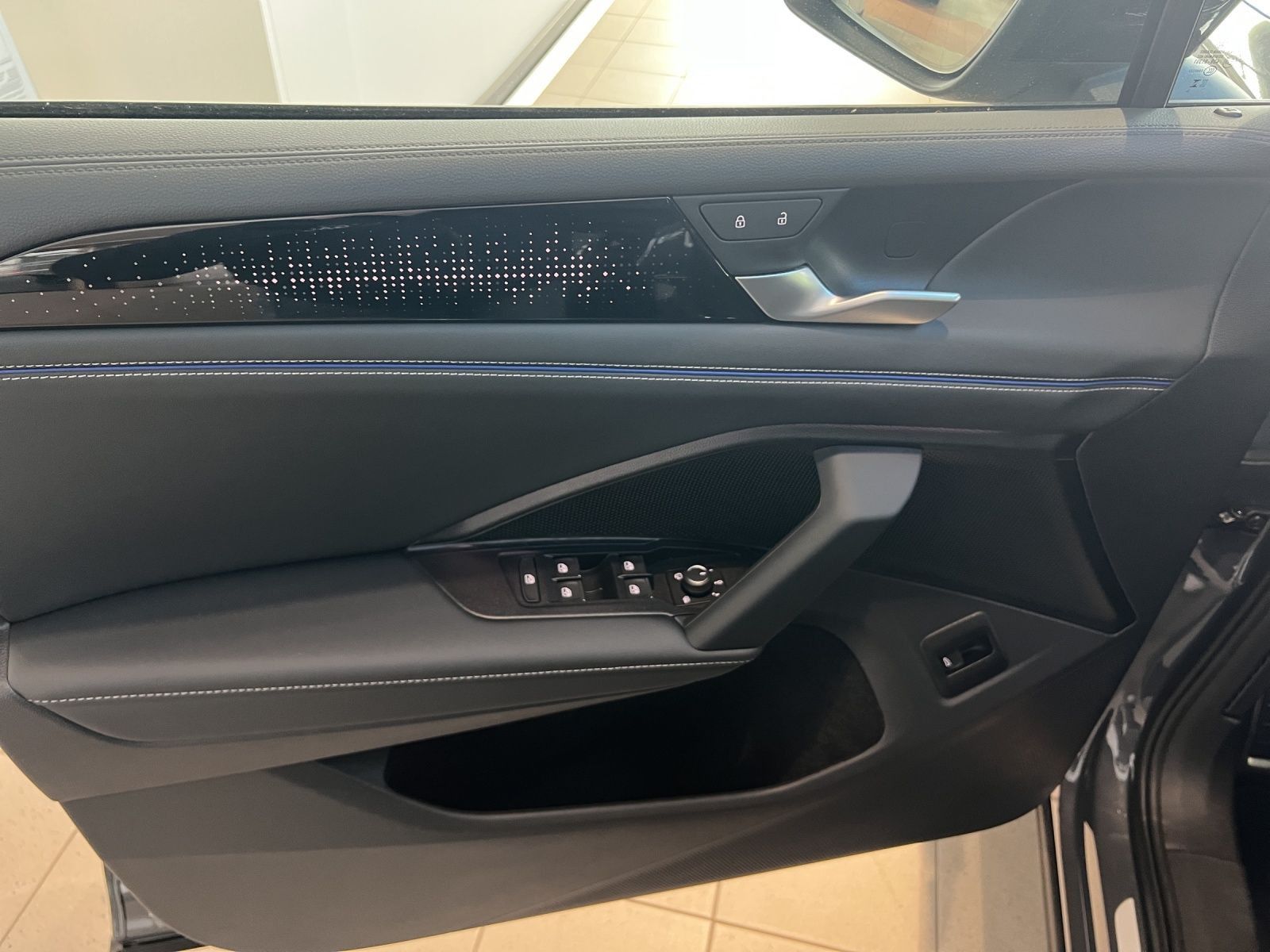 Tiguan R-Line 1.5 l eTSI DSG AHK*Pano*Black Styl