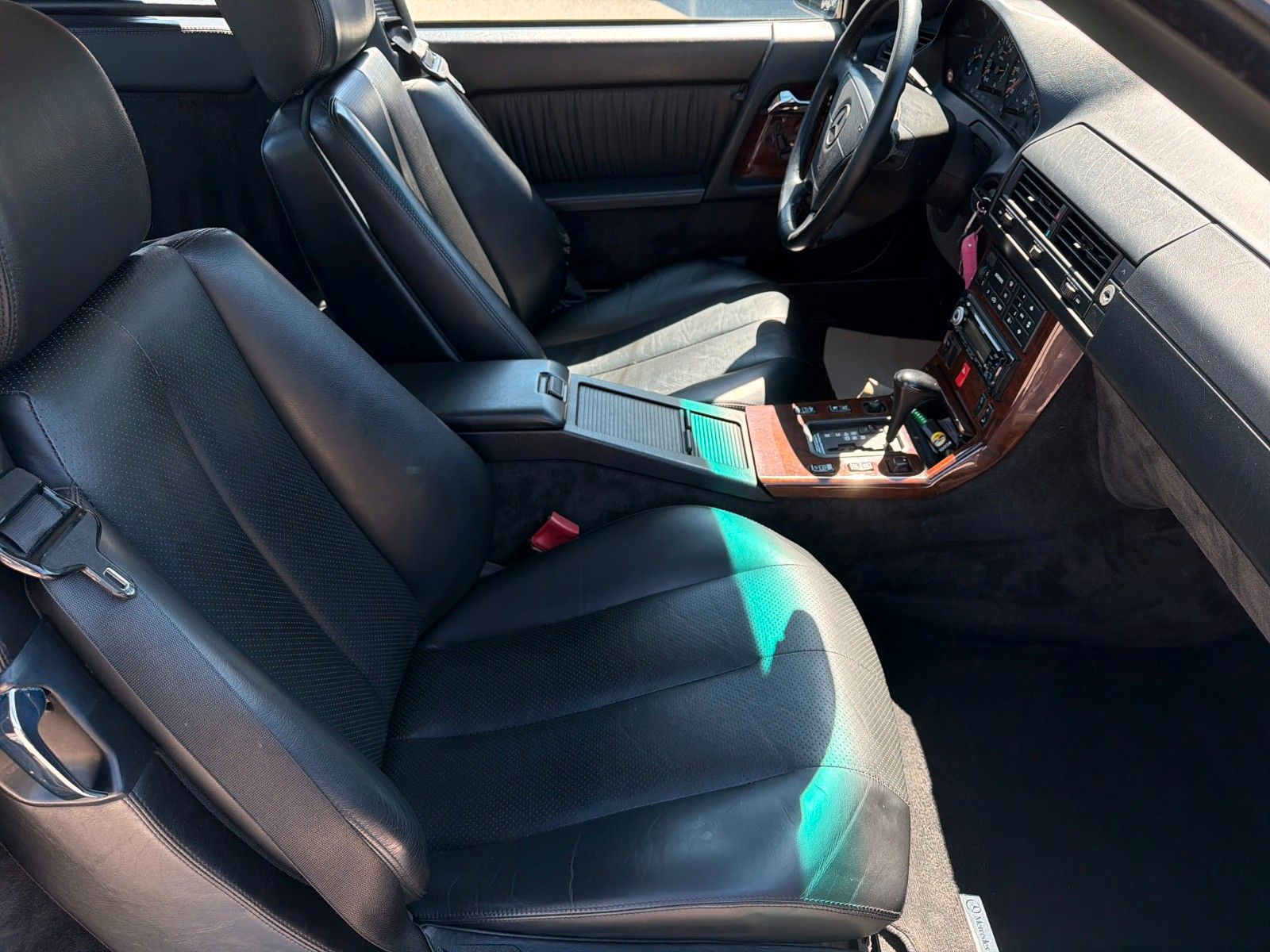 Fahrzeugabbildung Mercedes-Benz SL 320