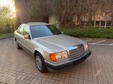 Mercedes-Benz 250 D, w124 ,sehr gepflegter Oldtimer! Wenig KM! - Mercedes-Benz 250: W124
