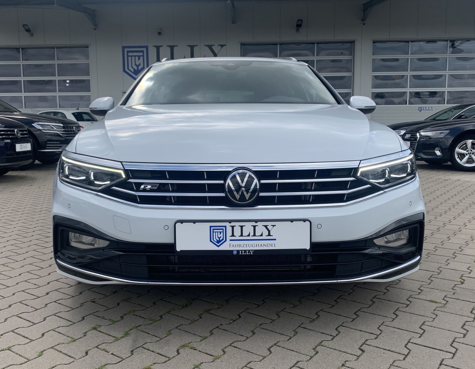 Fahrzeugabbildung Volkswagen Passat Variant 2.0 TDI*R-Line*4Motion*Leder*AHK*