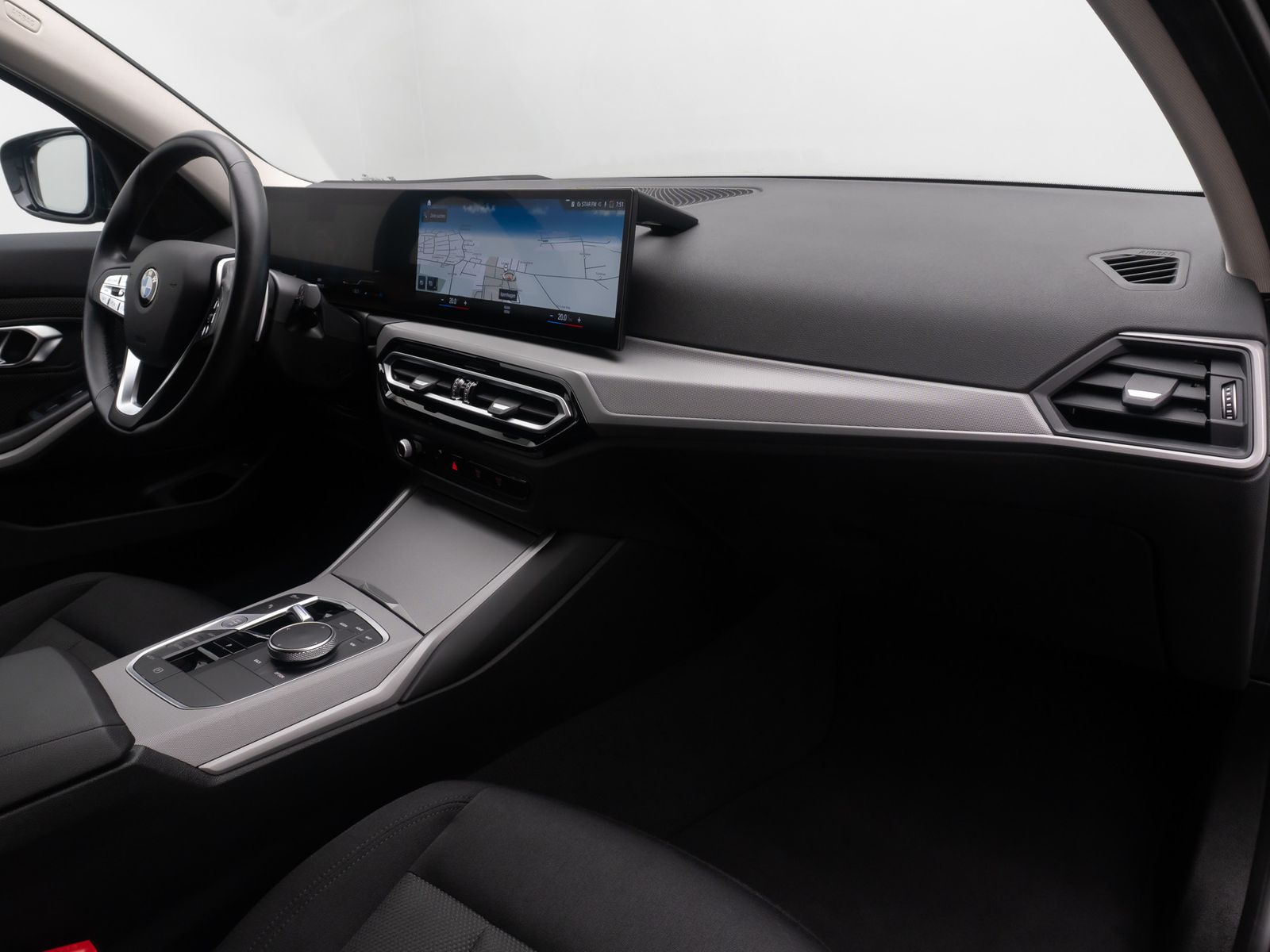 Fahrzeugabbildung BMW 320d HUD Stop&Go HiFi Widscreen DriveAssist DAB