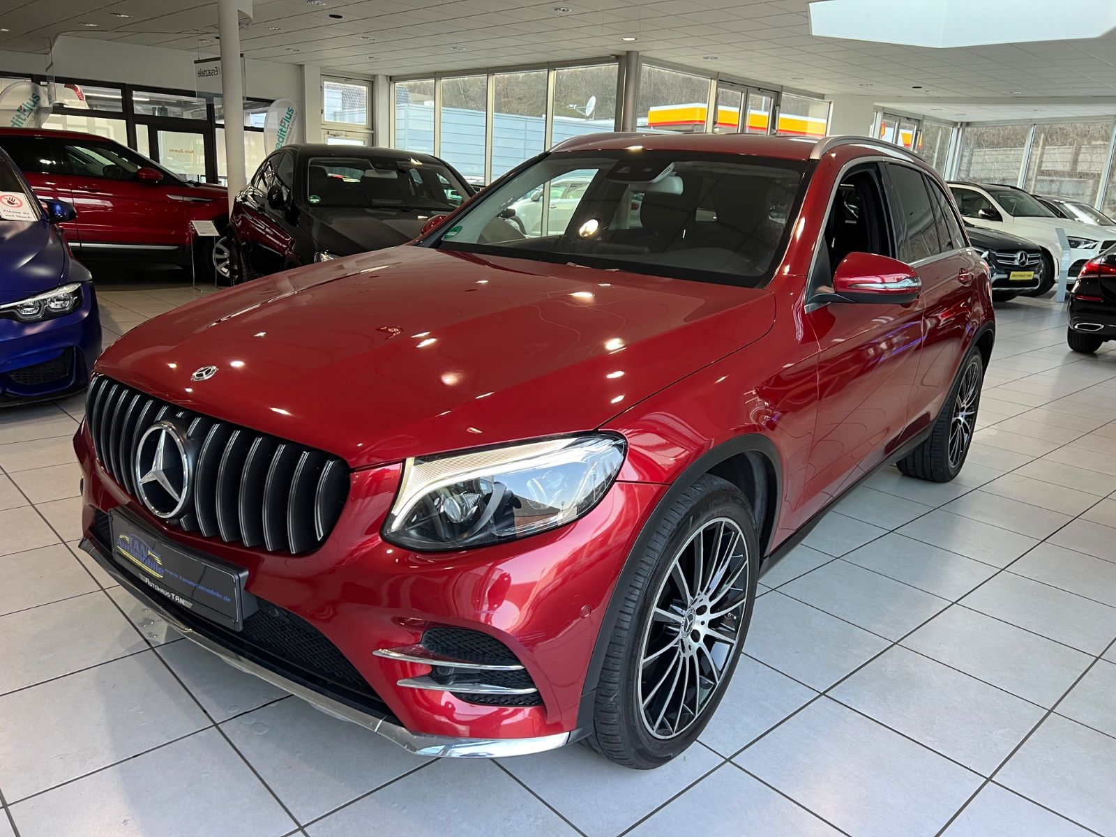 Fahrzeugabbildung Mercedes-Benz GLC 250 d 4Matic AMG LINE *DESIGNO-LACK*