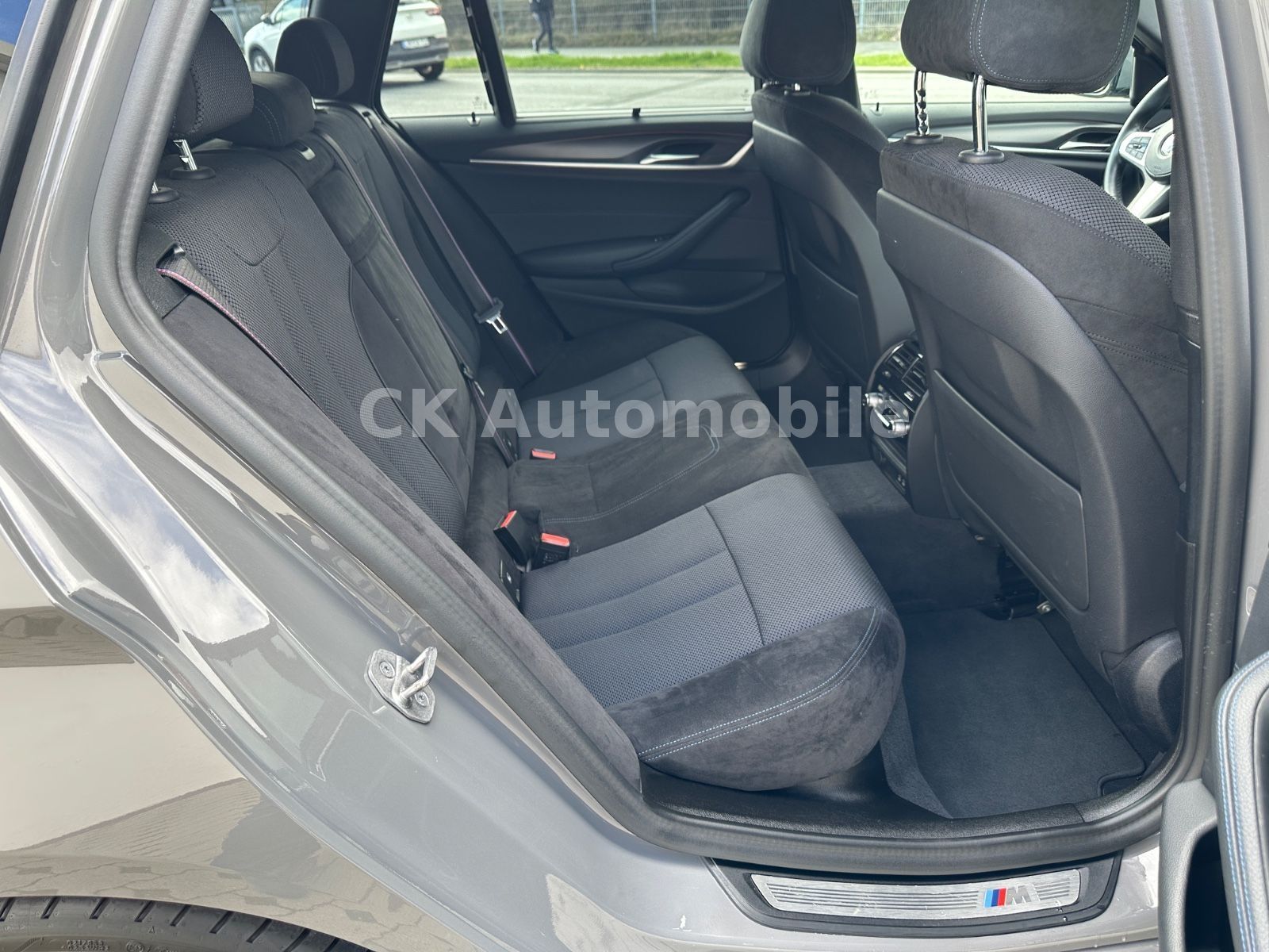 Fahrzeugabbildung BMW 520d xDrive M-Sport/Navi/Head-Up/LED/ACC/Kam.
