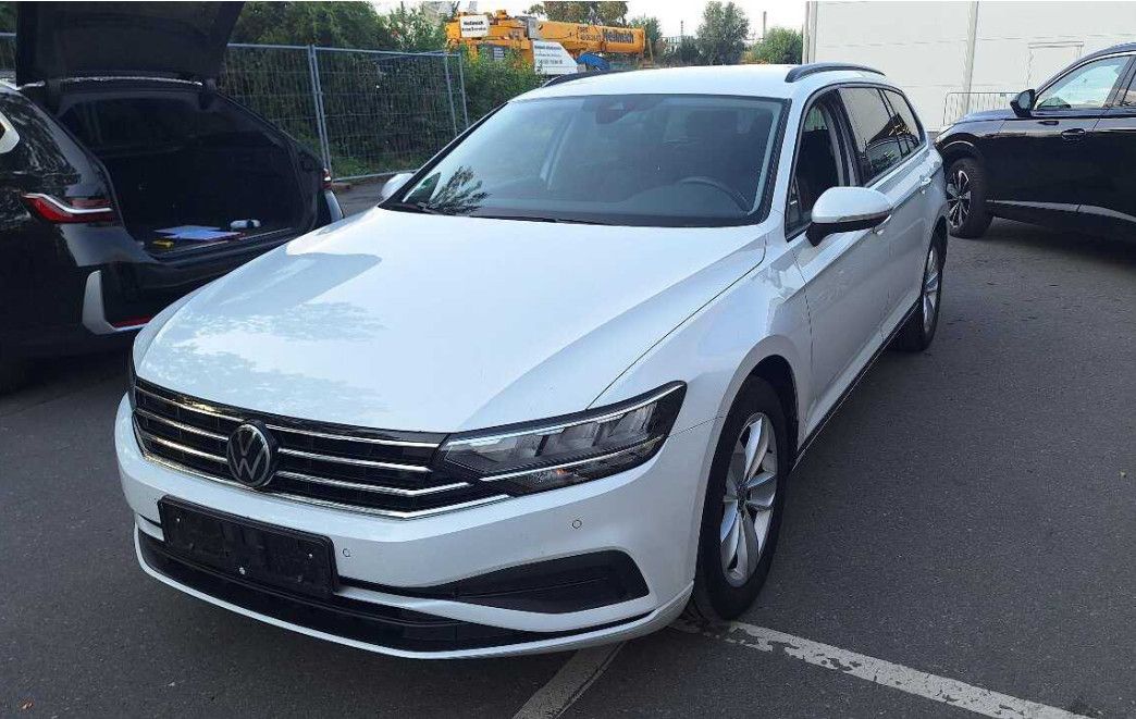 Volkswagen Passat V 2.0d AT7 LED/ACC/NAVI/SHZ/RFK/AHK/8Fa