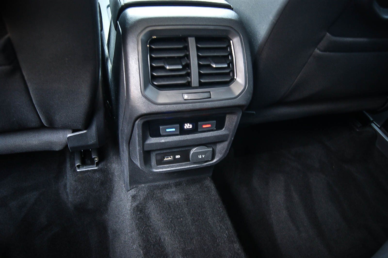 Fahrzeugabbildung Volkswagen Tiguan 2.0TDI 4Motion DSG R-LINE Black Style 19'