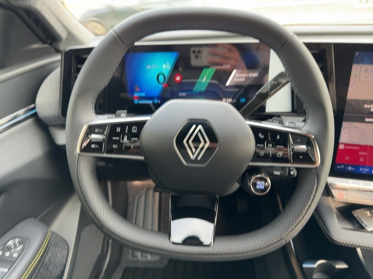 Fahrzeugabbildung Renault Scenic TECHNO E-TECH 220 LONG RANGE GJR - mit KI generiert/bearbeitet