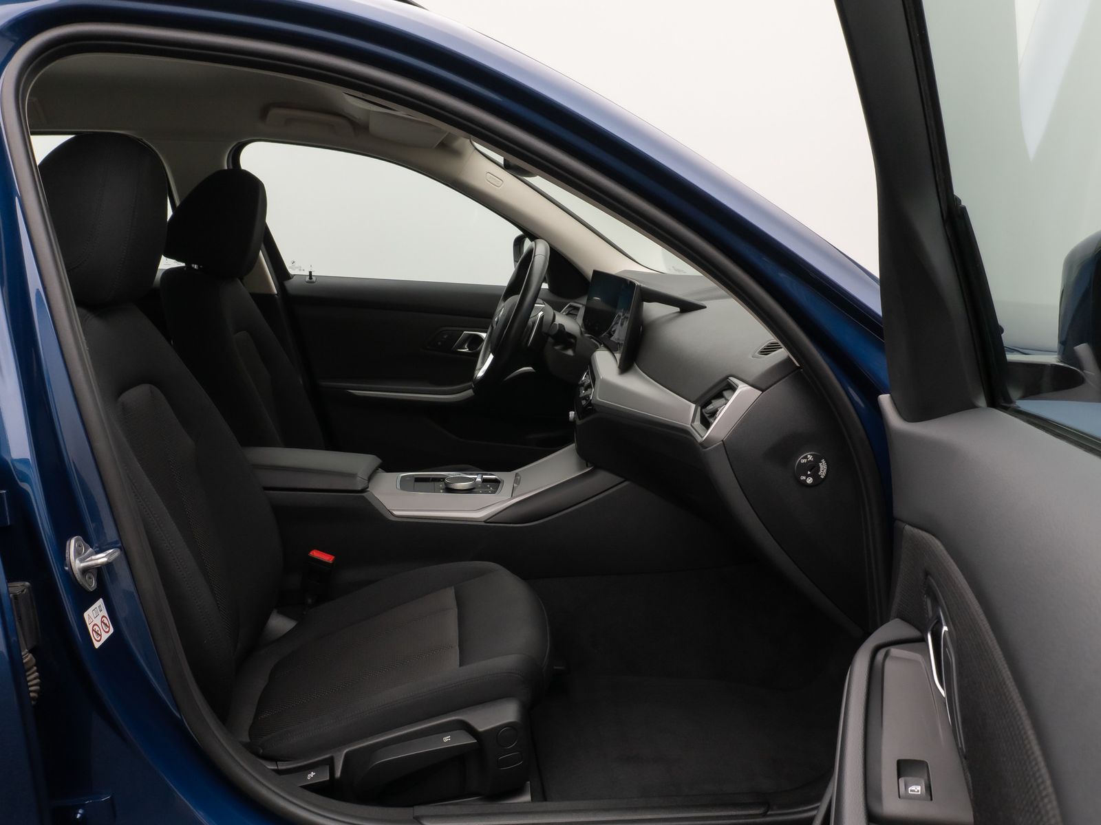 Fahrzeugabbildung BMW 318i DAB CockPit+ Widscreen Geschwindigkeitsreg