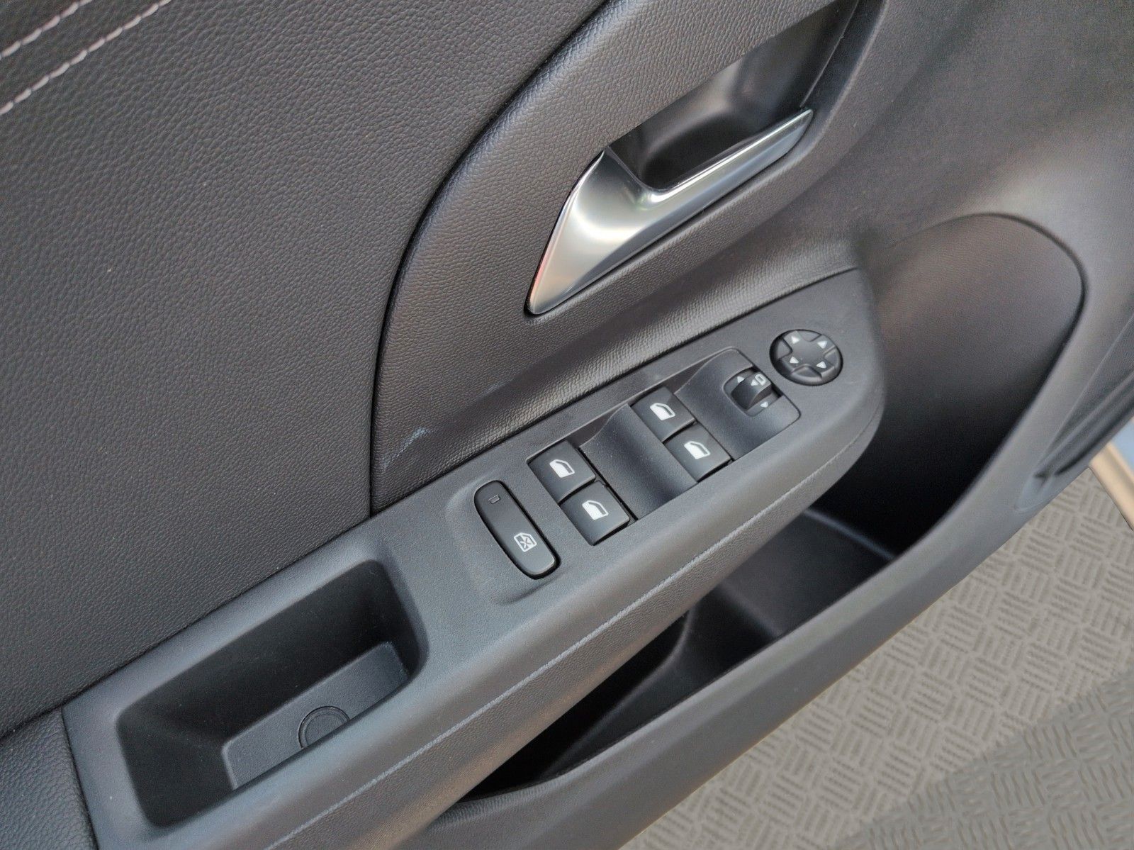 Fahrzeugabbildung Opel Corsa 1.2T Elegance - Kamera h, Sitz-, Lenkradhz