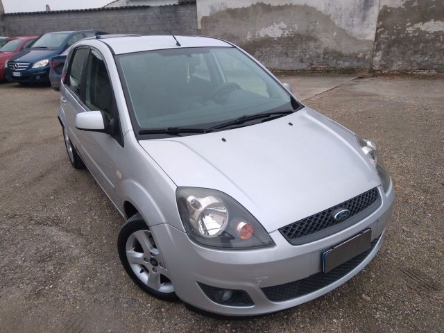 Ford Fiesta 1.4 TDCi 68cv 5p. Ghia x neopatentat