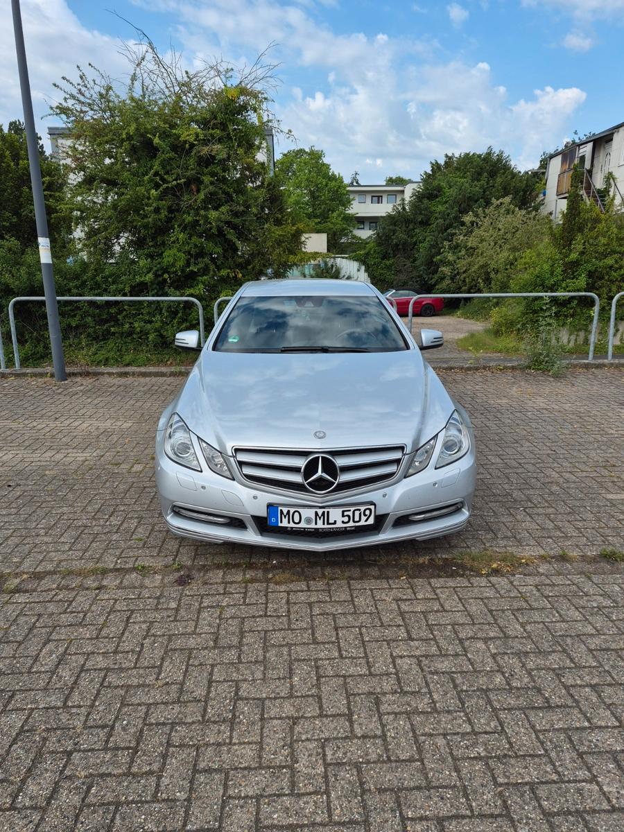 Mercedes-Benz E 220 Coupé E 220 CDI BlueEFFICIENCY ELEGANC...