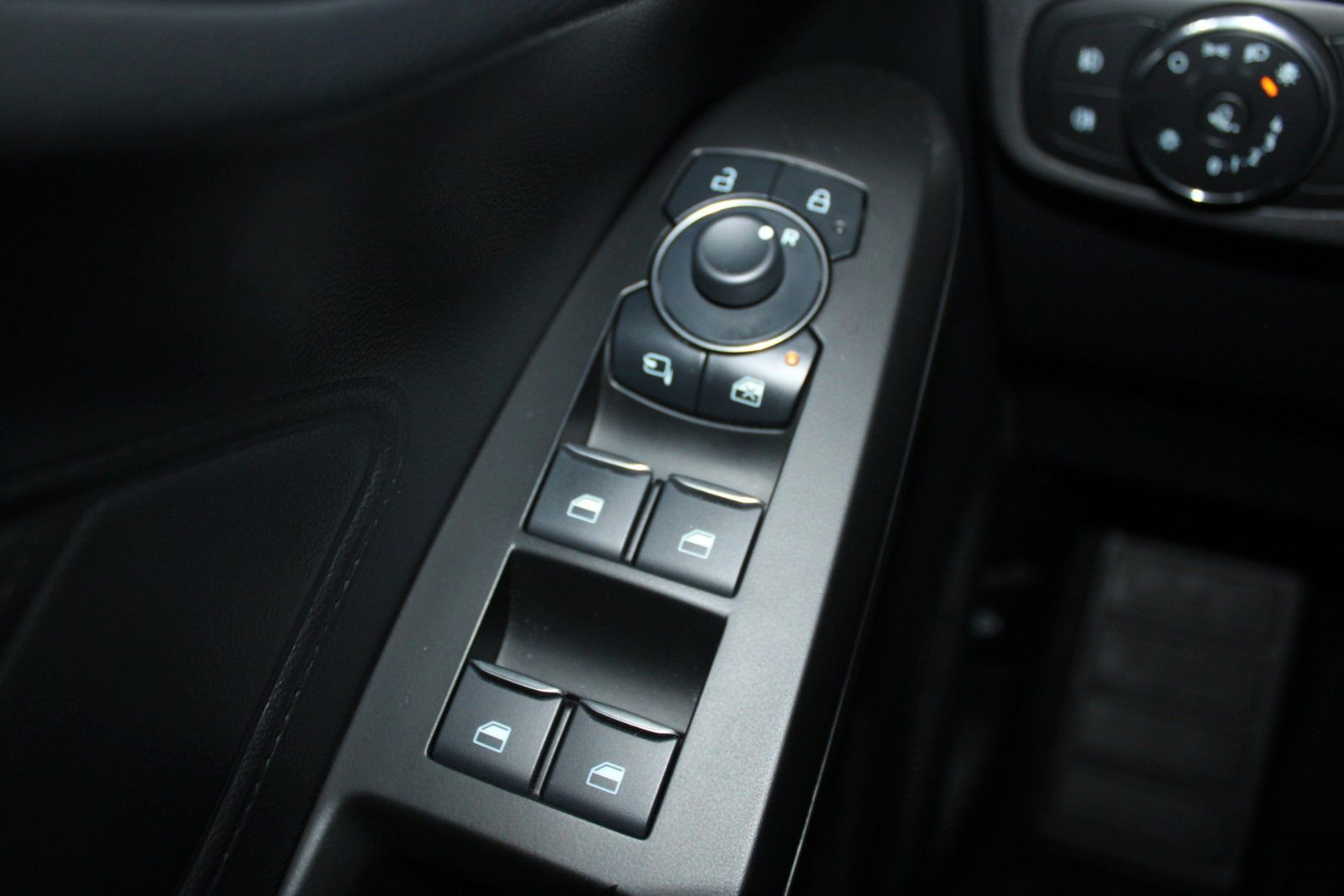 Fahrzeugabbildung Ford Focus ST-Line Aut. LED ACC BLIS WinterPaket uvm.