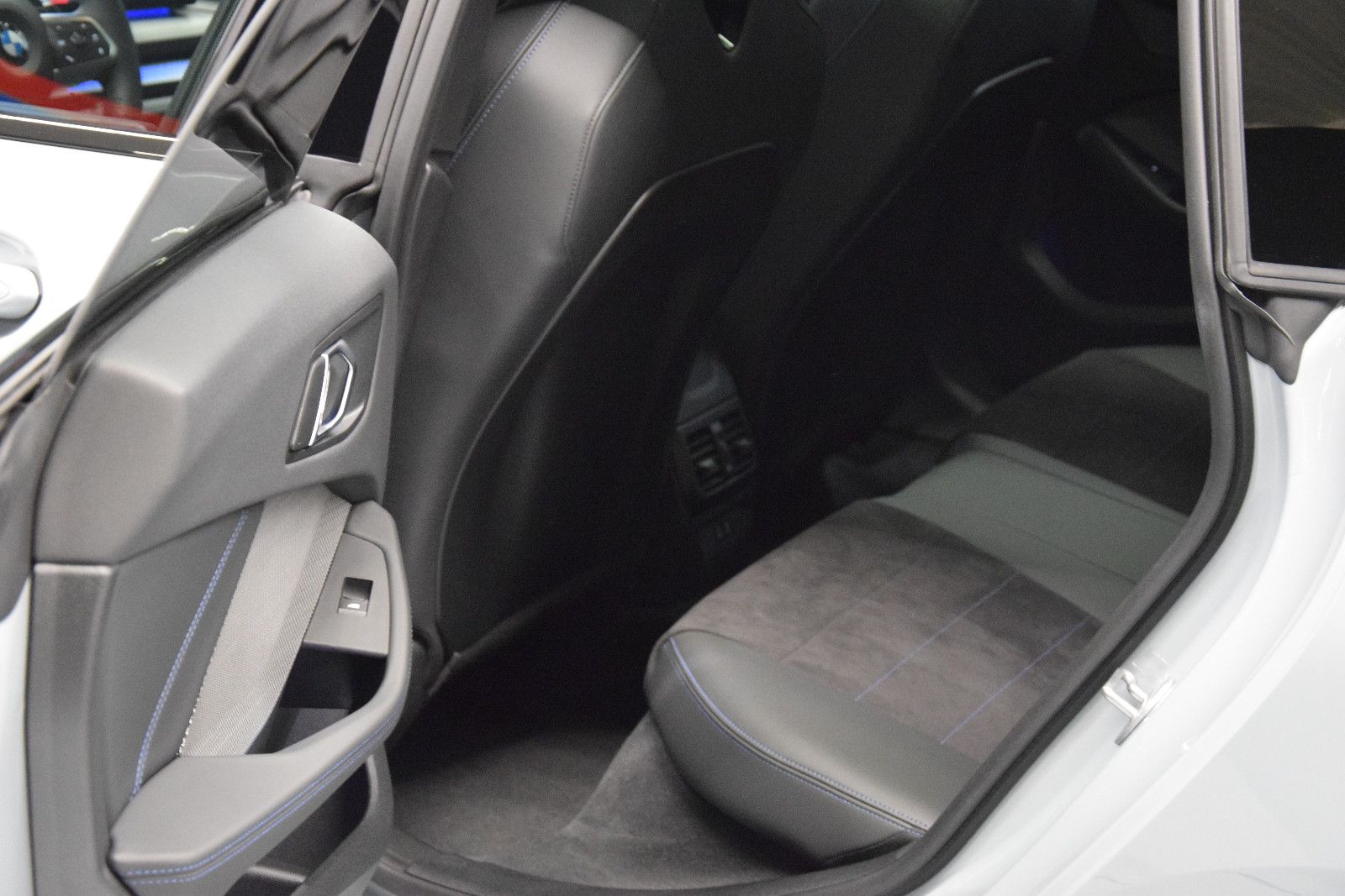 Fahrzeugabbildung BMW 220 i Gran Coupé M Sport Pano H&k Memory Schale
