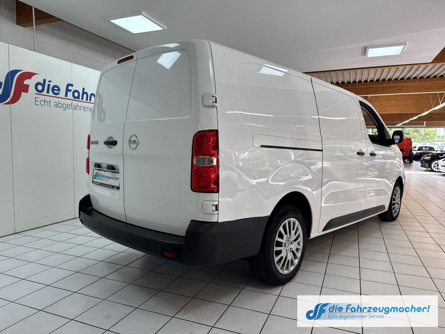 Fahrzeugabbildung Opel Vivaro Kasten Edition L 2.0 D EU6d-T Apple CarPl