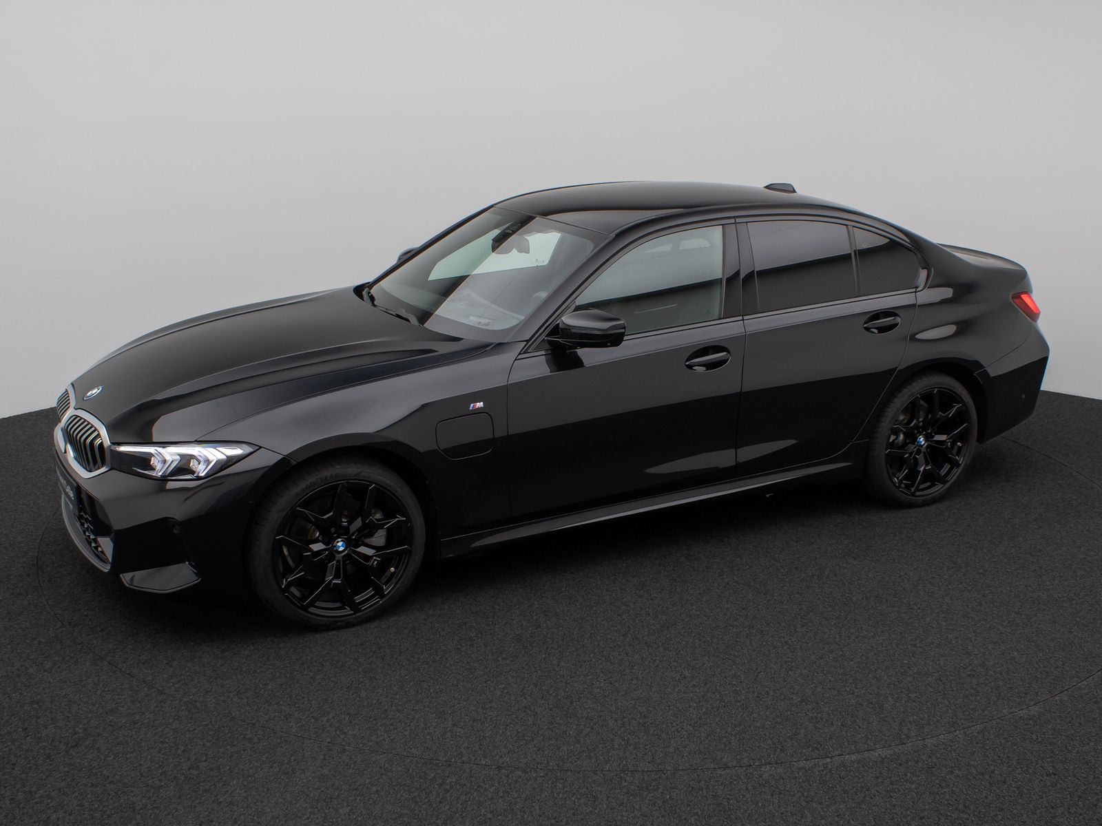 Fahrzeugabbildung BMW 330e M Sport 360°HUD DAB H/K Alarm ParkAs 19Zoll