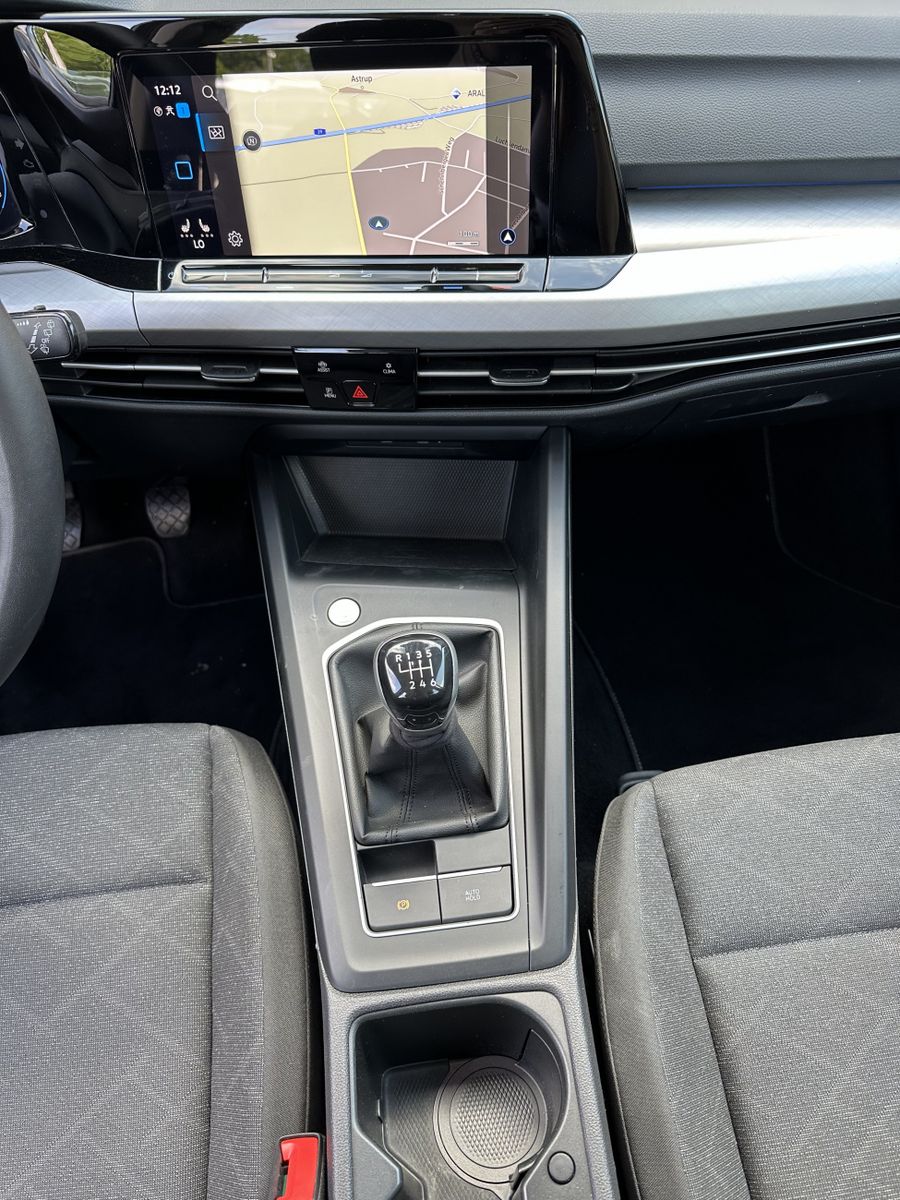 Fahrzeugabbildung Volkswagen Golf 1.5 TSI Life NAV+LED+ACC+CARPLAY+SPURH+EPH