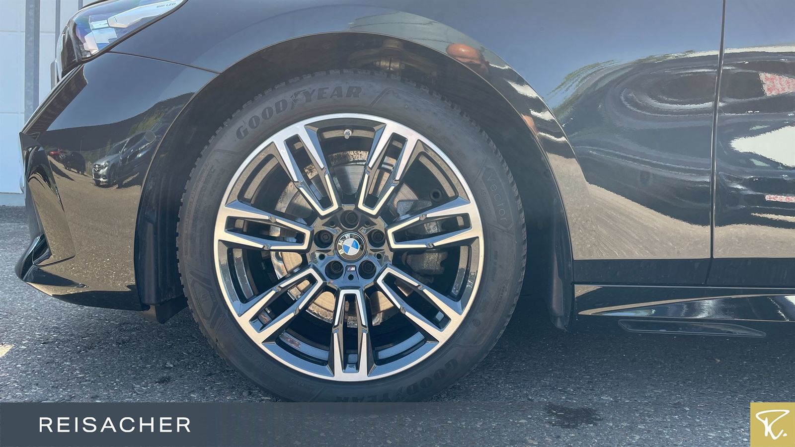 BMW 520d Lim M-Sport AHK DA HUD,360° Standheiz HK foto 3