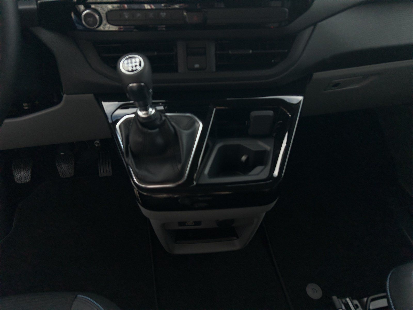 Fahrzeugabbildung Ford Tourneo Custom Sport L1  FGS 3.-5 Jahr
