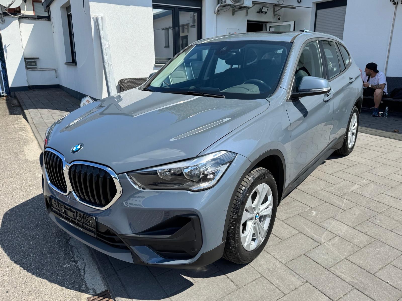 BMW X1 sDrive 18 d Advantage Panormadach elektr Heck