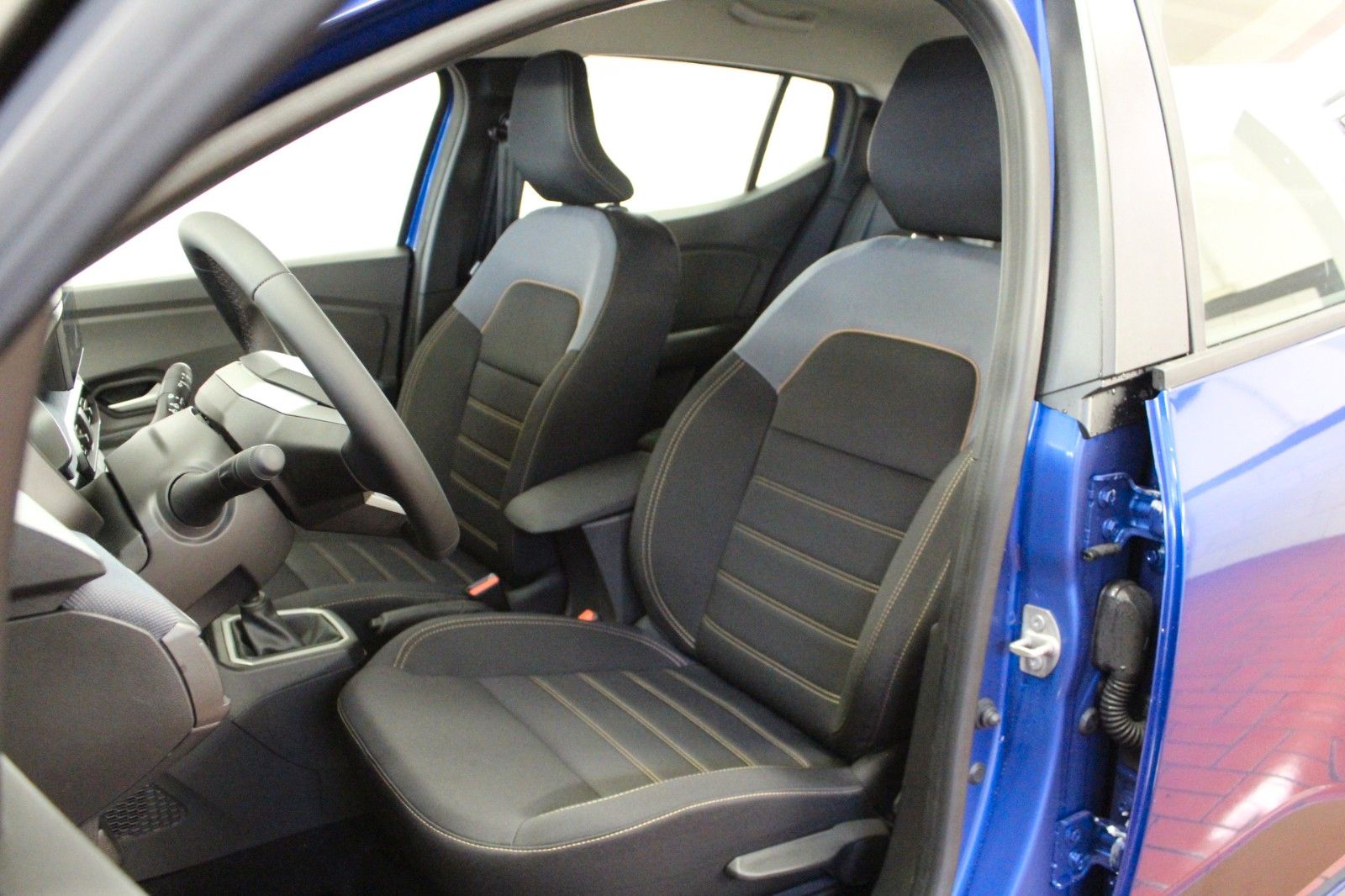 Fahrzeugabbildung Dacia Sandero Stepway TCe 110 Expression*Winterp.*MY26