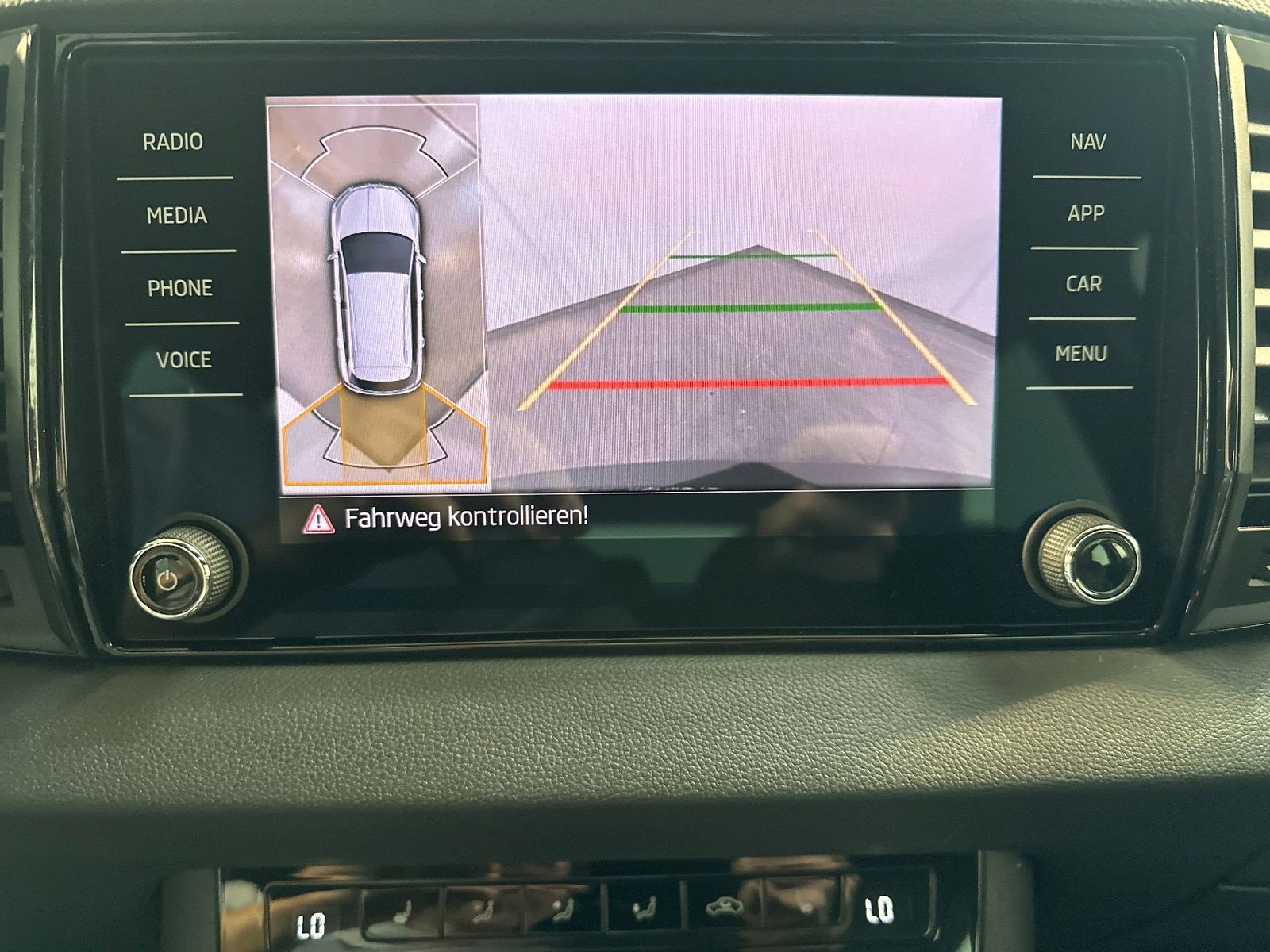 Fahrzeugabbildung SKODA Karoq 2.0 TDI DSG 4x4 Sportline NAV+ACC+360GRAD