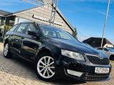 Skoda Octavia Combi Elegance *DSG*LEDER*SHZ*PANORAMA* - Skoda Octavia Gebrauchtwagen in Lübeck