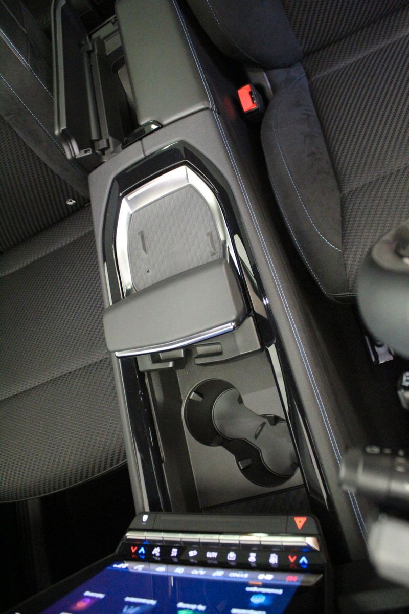 Fahrzeugabbildung Renault Austral E-Tech Full Hybrid 200 Techno Esprit Alp