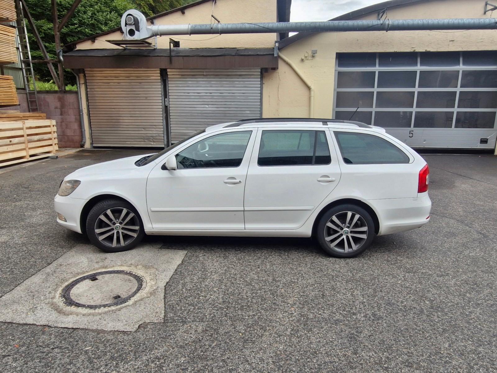 Skoda Octavia 2013 — interior