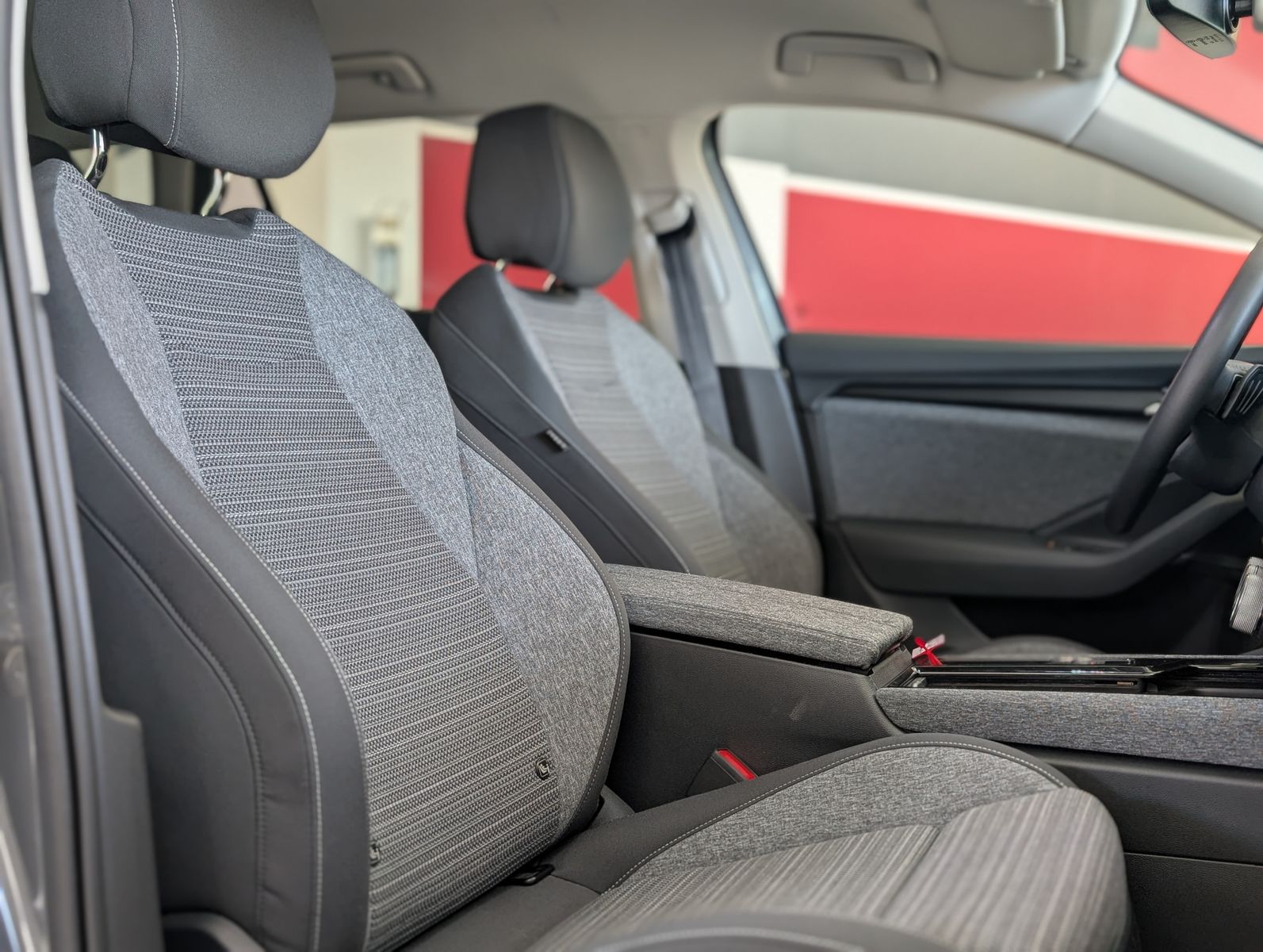 Fahrzeugabbildung SKODA Superb IV 2.0TDI DSG 4x4 MATRIX ACC NEUES MODELL