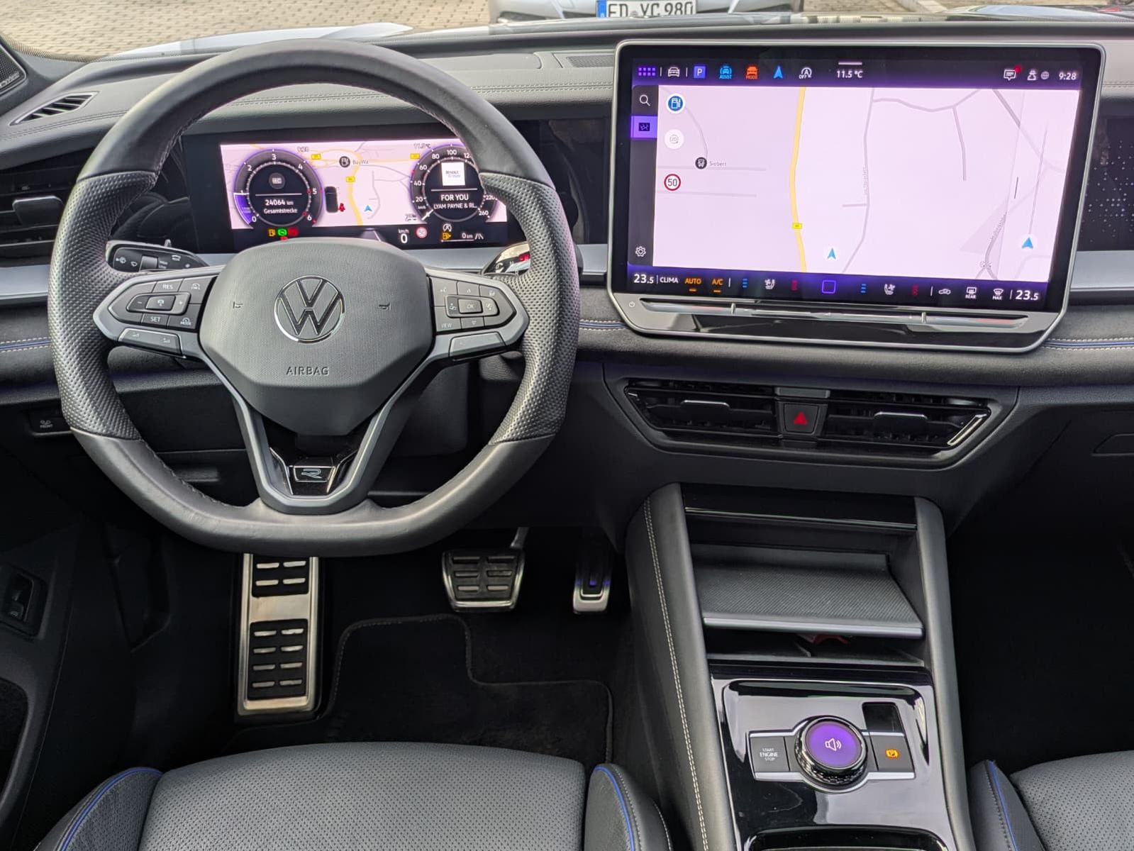 Fahrzeugabbildung Volkswagen Tayron 2.0 TDI 4M R-Line BLACK*7S*IQ*LEDER*PANO