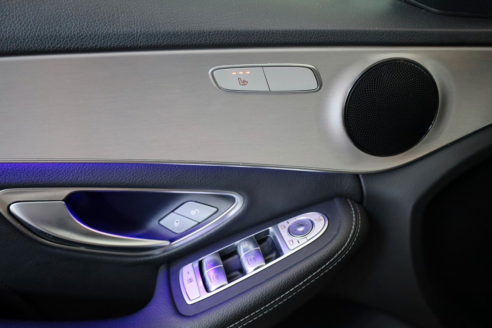Fahrzeugabbildung Mercedes-Benz C 180 CGI Leder,Navi,LED,SH,Sternenhimmel,Park P