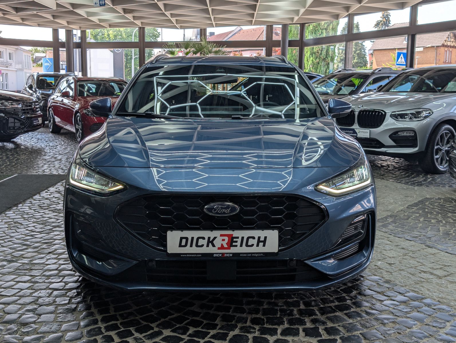 Fahrzeugabbildung Ford Focus 1.0 EB ST-Line ACC LED KAM WINTER Styling