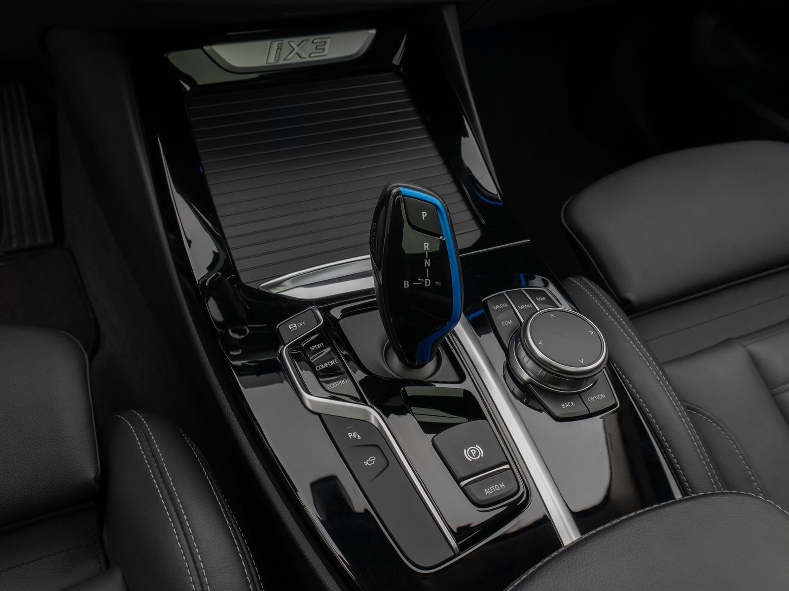 Fahrzeugabbildung BMW iX3 Impressive 360°HUD DAB H/K Komfort 20Zoll