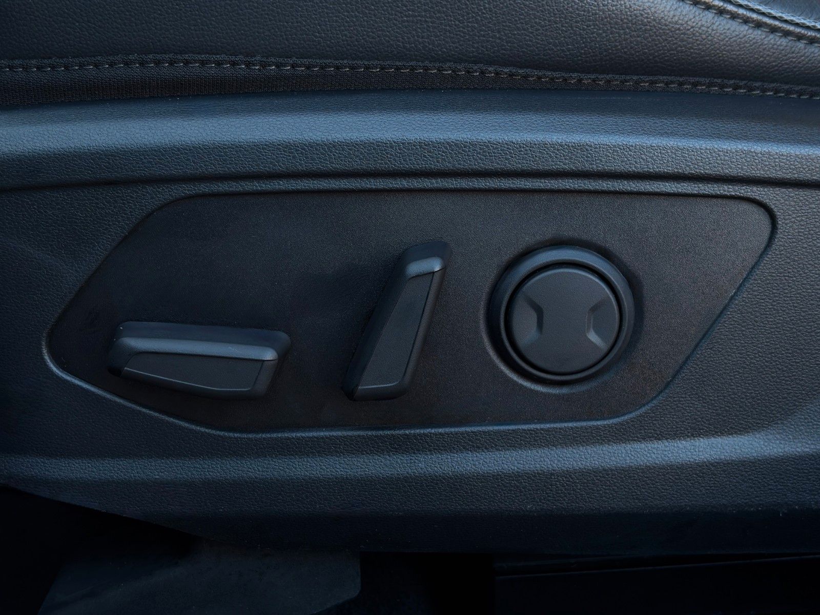 Fahrzeugabbildung Hyundai Tucson 1.6 T-GDI PHEV 4WD KRELL CarPlay 360° LHZ