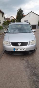 Volkswagen Touran 1.6 FSI Basis Basis 7 Sitzer - Volkswagen Touran Basis mit Benzin-Antrieb