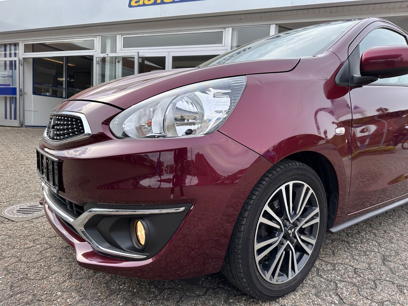 Fahrzeugabbildung Mitsubishi Space Star Edition 100+ Navi/SHZG/Klima/BT/PDC