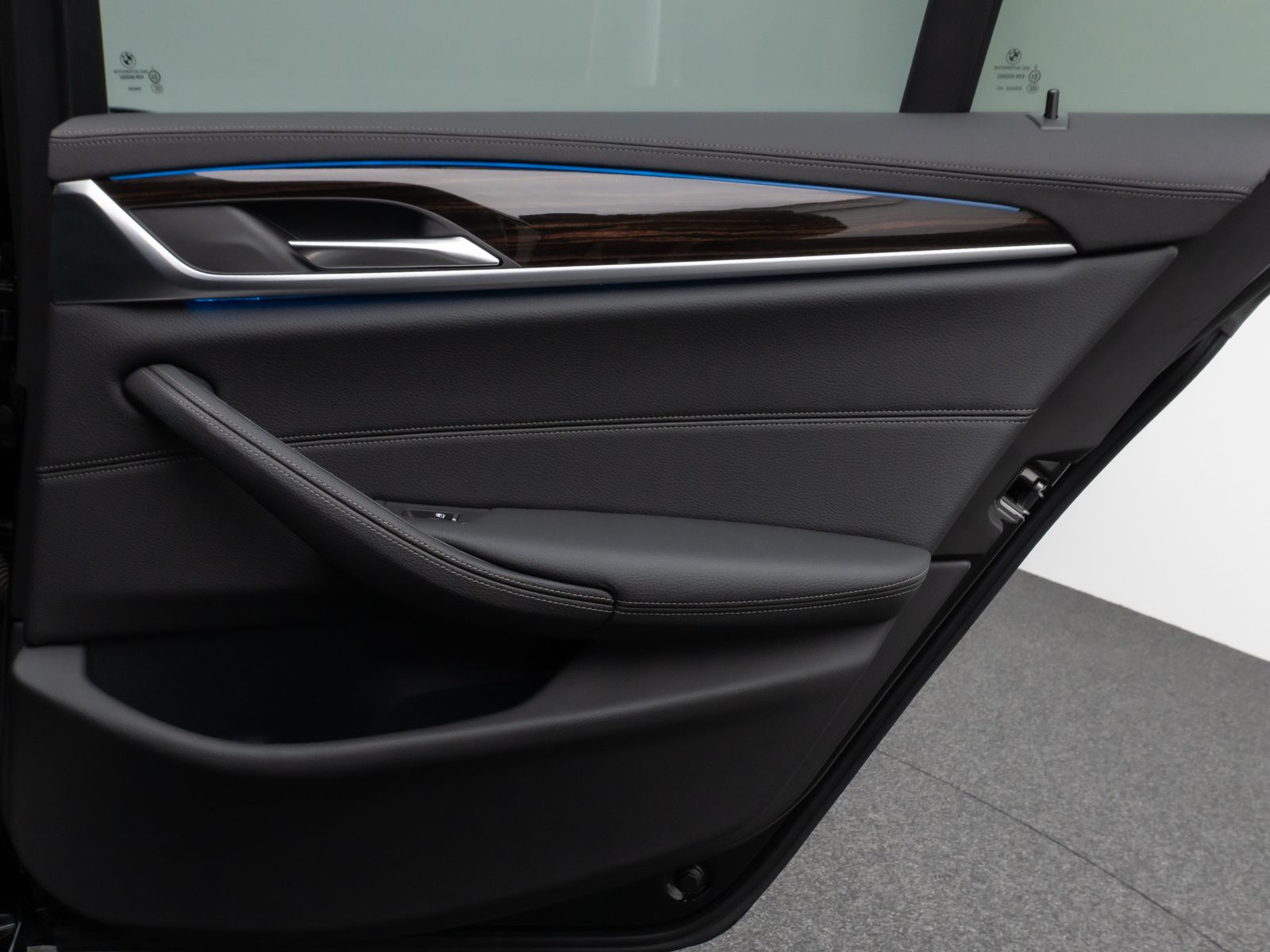 Fahrzeugabbildung BMW 530e xD Luxury Line Kamera HUD DAB HiFi Sport