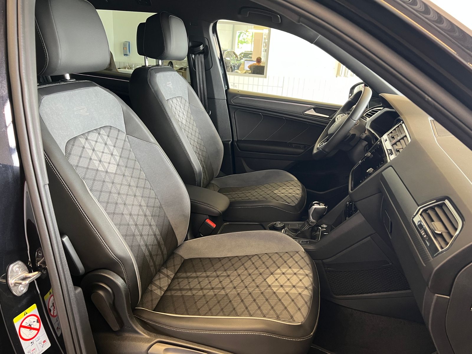 Fahrzeugabbildung Volkswagen Tiguan Allspace R-Line 2.0 TDI DSG 4Motion *AHK,