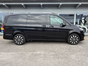 Mercedes V 220 - 6