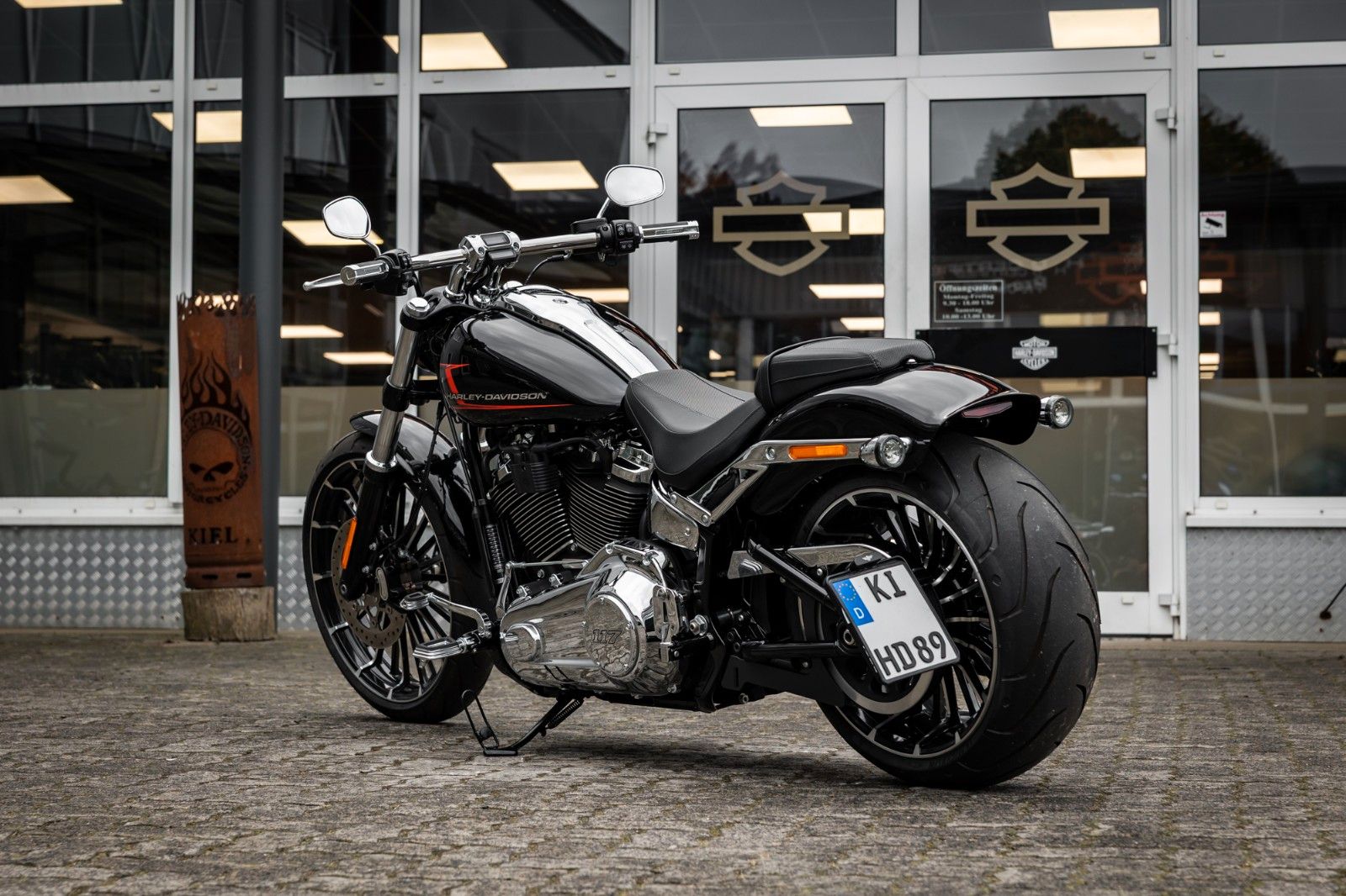 Fahrzeugabbildung Harley-Davidson FXBR Breakout 117 cui MY24 - JEKILL & HYDE