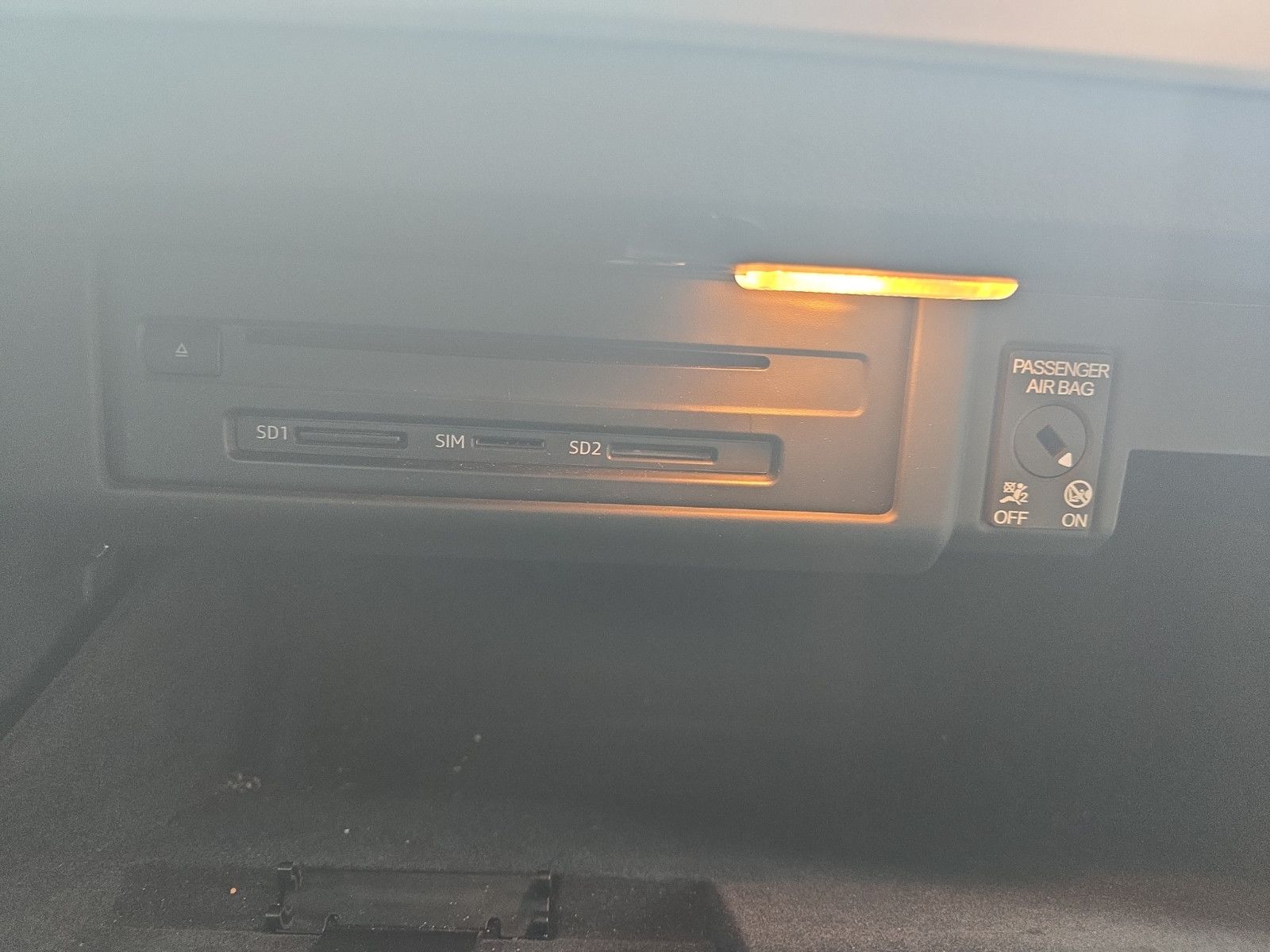 Fahrzeugabbildung Audi A4 Lim. basis/Bi-Xenon/Navi/SHZ/PDC