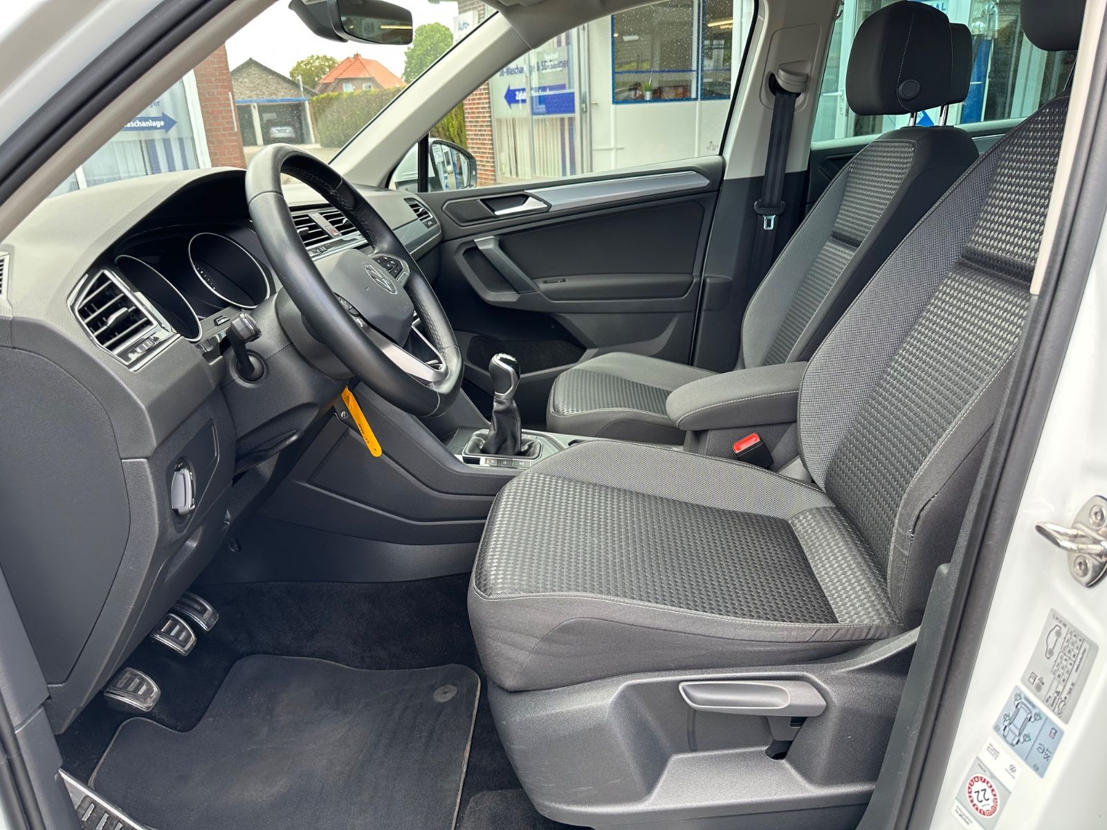 Fahrzeugabbildung Volkswagen Tiguan 2.0 TDI Active AHK/Navi/LED/SHZG/ACC