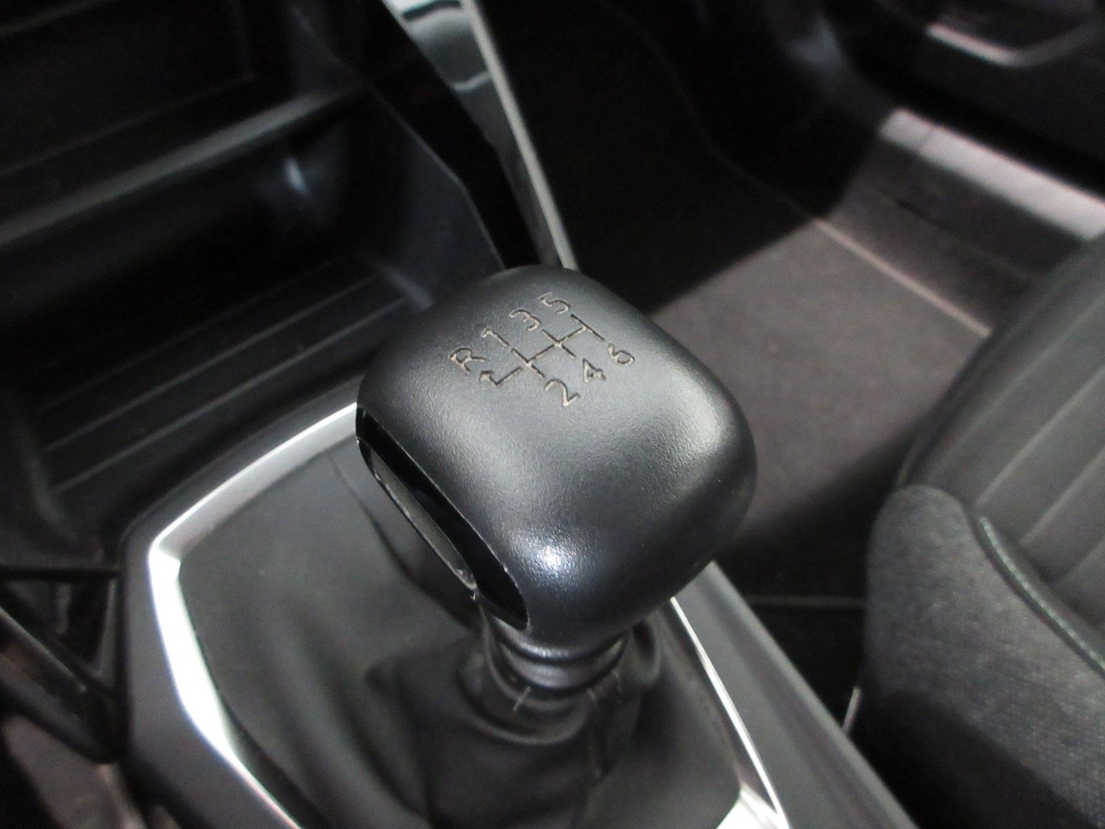 Fahrzeugabbildung Peugeot 2008 Active LED/NAVI/PDC/ALU/TEMPO