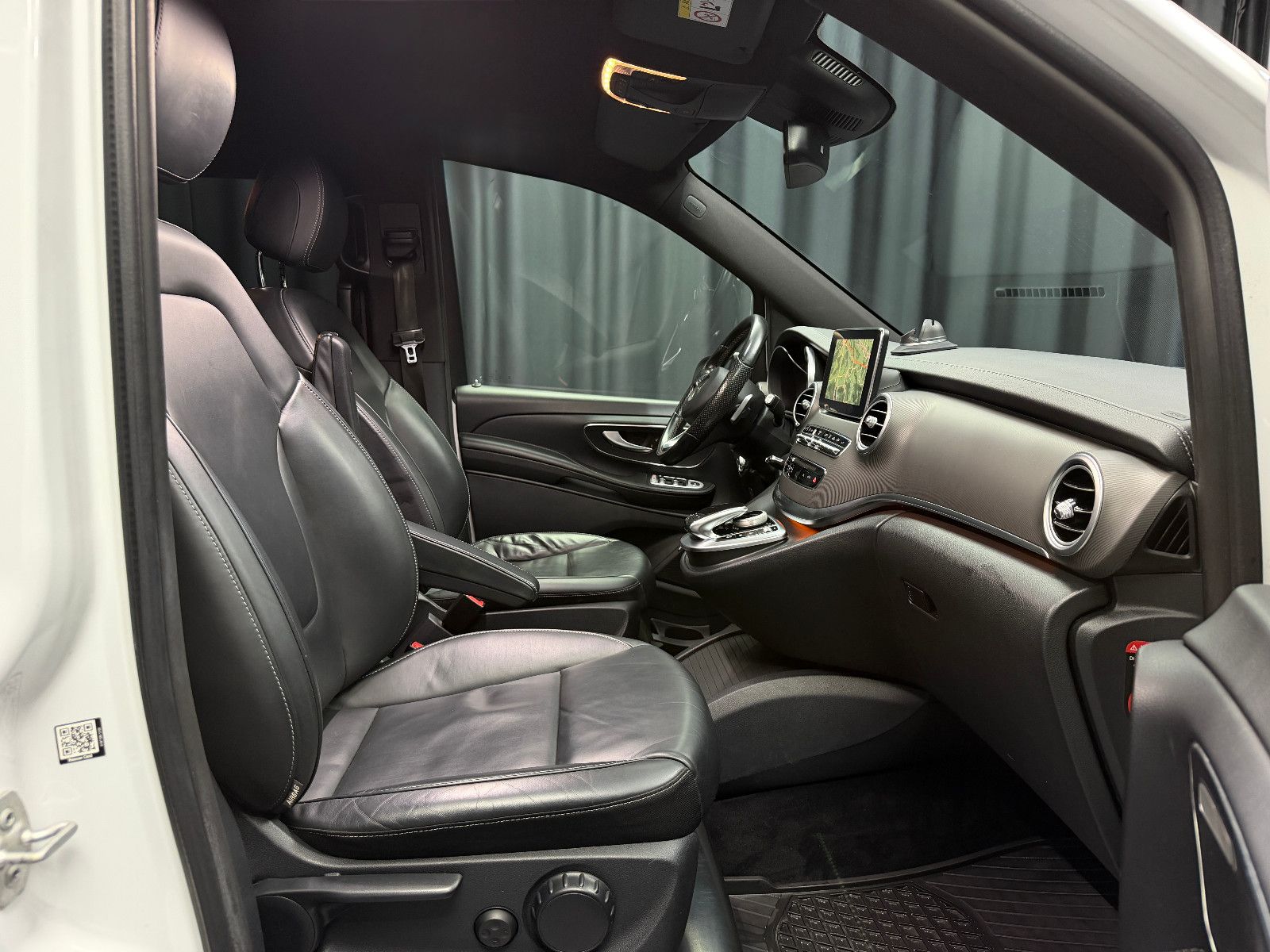 Fahrzeugabbildung Mercedes-Benz V250d NIGHT EDITION 4MATIC lang AMG-LINE|360°|
