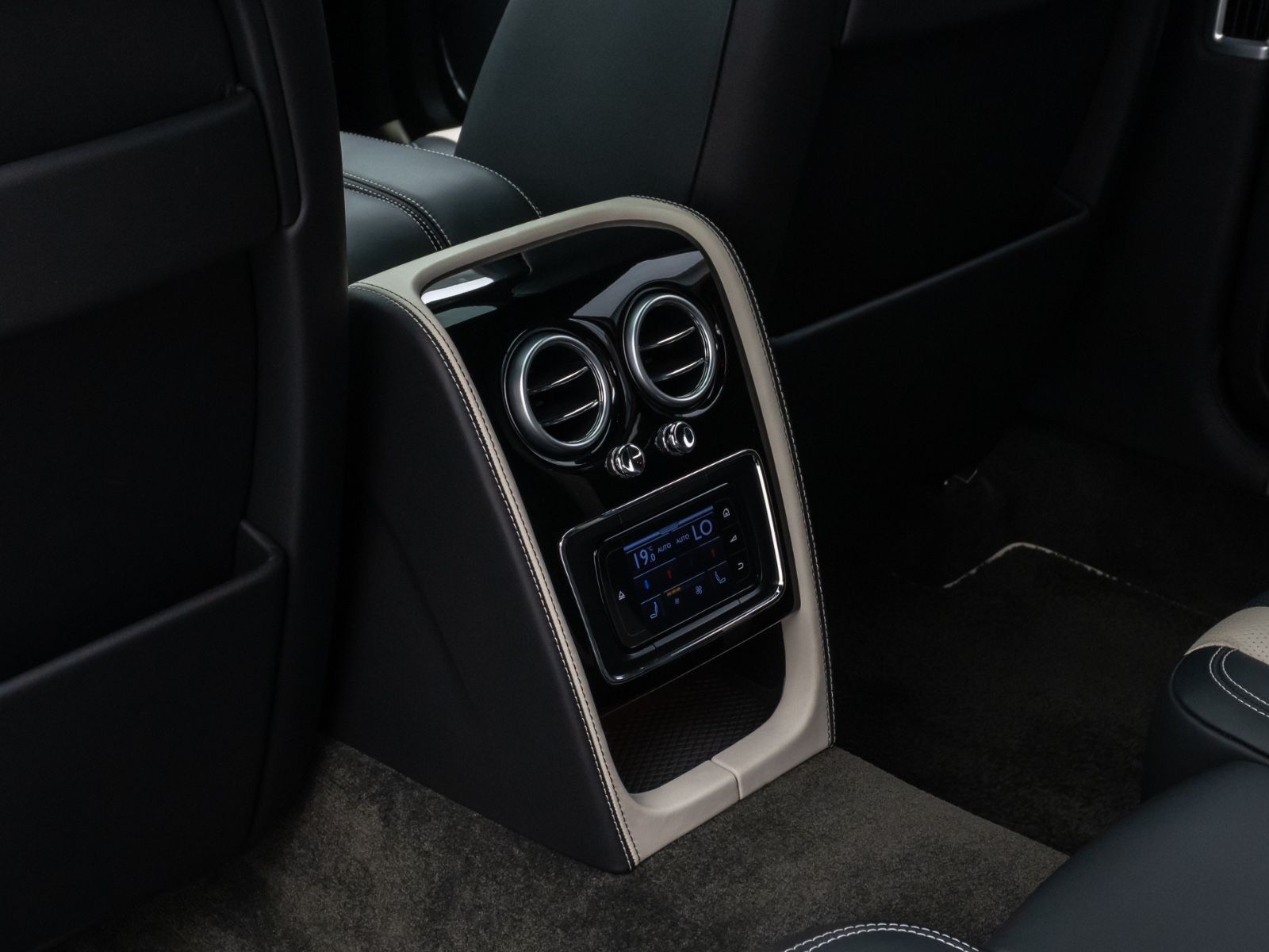 Fahrzeugabbildung Bentley Continental Flying Spur W12 Mulliner by Concord