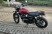 Triumph Street Scrambler Vance & Hines, Öhlins