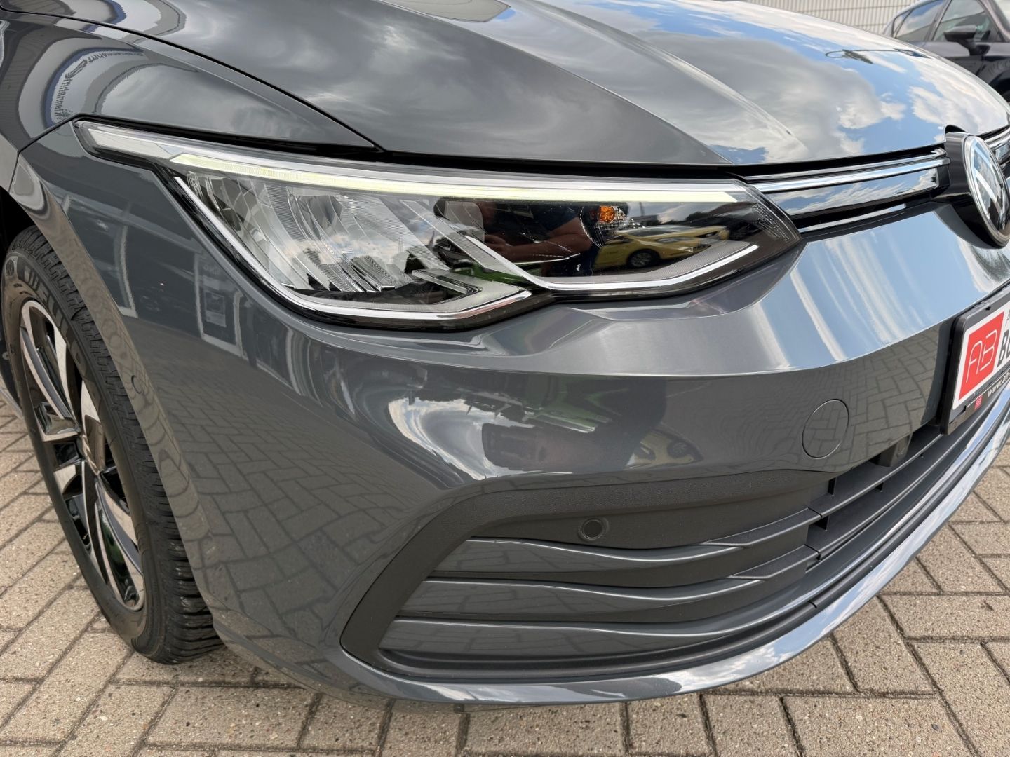 Fahrzeugabbildung Volkswagen Golf VIII United 1,5 TSI Navi Digi Cockpit LED A