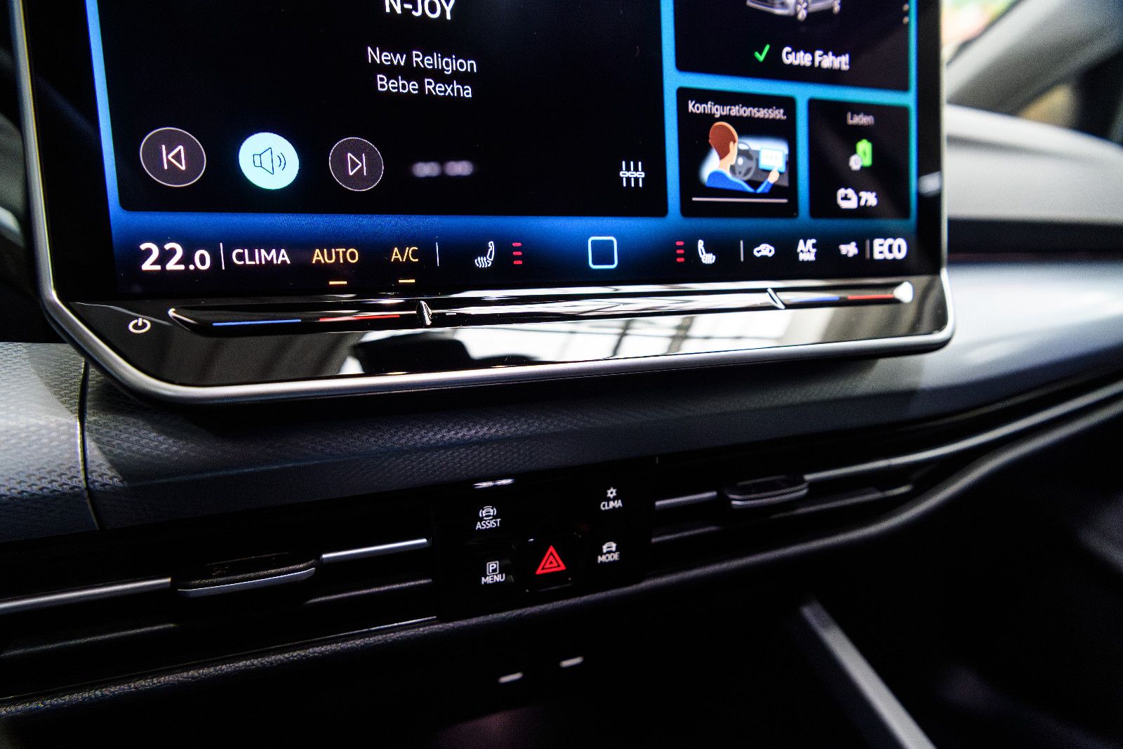 Fahrzeugabbildung Volkswagen Golf VIII Goal 1.5 TSI eHybrid LED+KAMERA+5J.GAR