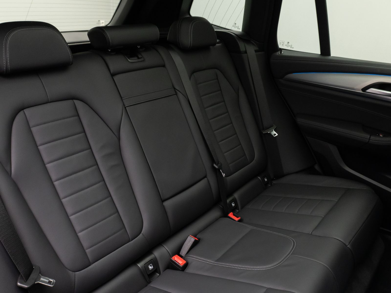 Fahrzeugabbildung BMW iX3 Impressive Panorama 360°HUD DAB H/K AHK Komf