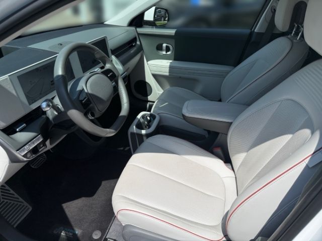 Fahrzeugabbildung Hyundai IONIQ 5 Uniq Elektro 4WD 72 +LEDER+KLIMA+PDC+RFK