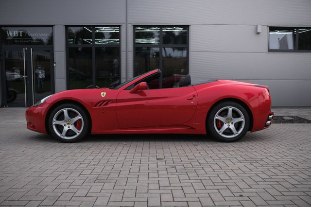 Ferrari California-Scheckheft gepflegt-2.Hand